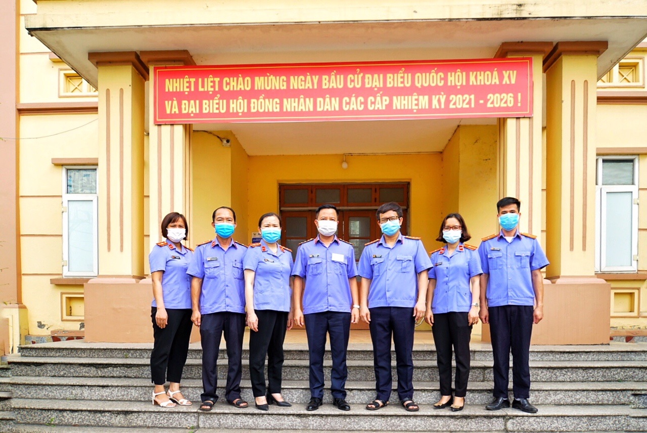 Viện kiểm sát nhân dân huyện Yên Mỹ tham gia bầu cử tại nơi công tác