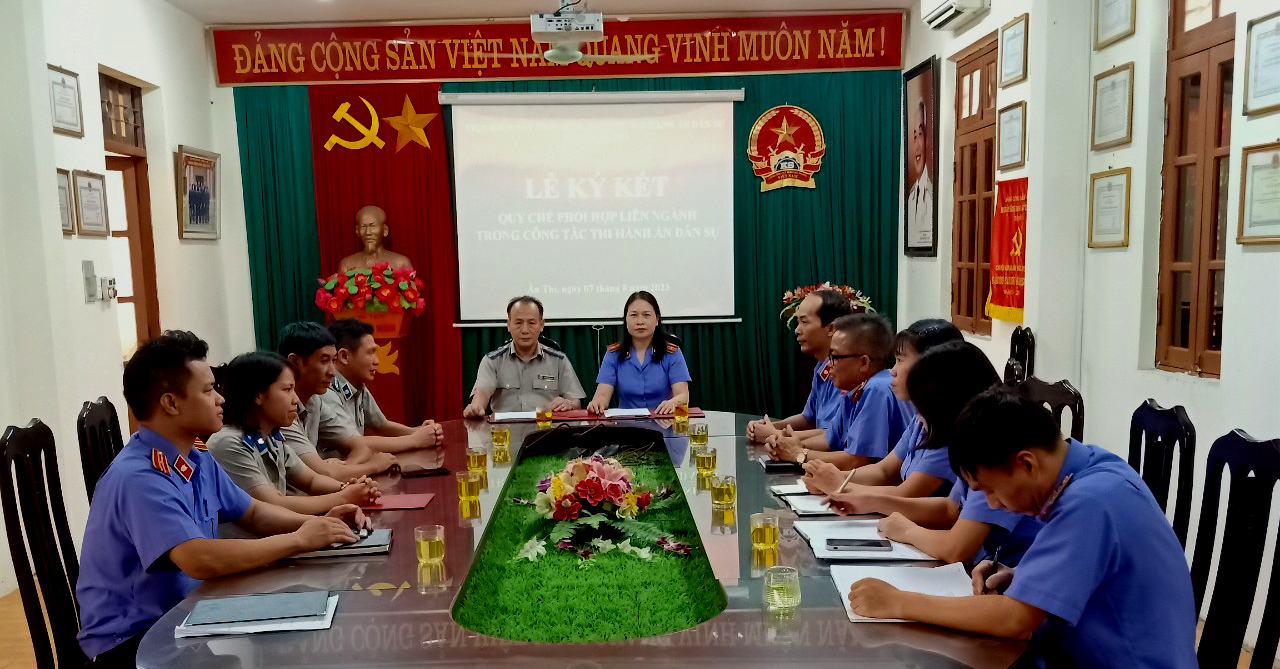 Liên ngành Viện kiểm sát nhân dân – Chi cục Thi hành án dân sự huyện Ân Thi ký kết Quy chế phối hợp liên ngành trong công tác thi hành án dân sự