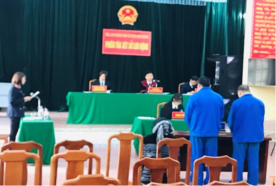 Viện KSND huyện Kim Động: Phối hợp cùng TAND huyện Kim Động tổ chức phiên tòa rút kinh nghiệm và xét xử lưu động 02 vụ án hình sự tại Ủy ban nhân dân xã Đồng Thanh, huyện Kim Động, tỉnh Hưng Yên. 