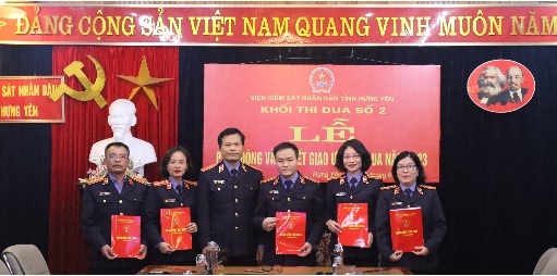 Khối thi đua các phòng trực thuộc Viện kiểm sát nhân dân tỉnh Hưng Yên tổ chức ký Giao ước thi đua năm 2023