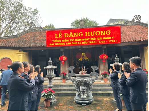 Viện KSND huyện Yên Mỹ tổ chức dâng hương tưởng niệm đại danh y Hải Thượng Lãn Ông Lê Hữu Trác