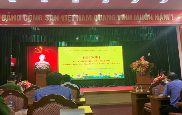 Liên ngành Công an - Viện kiểm sát - TAND thị xã Mỹ Hào phối hợp tổ chức Hội nghị rút kinh nghiệm trong việc phối hợp giải quyết án hình sự