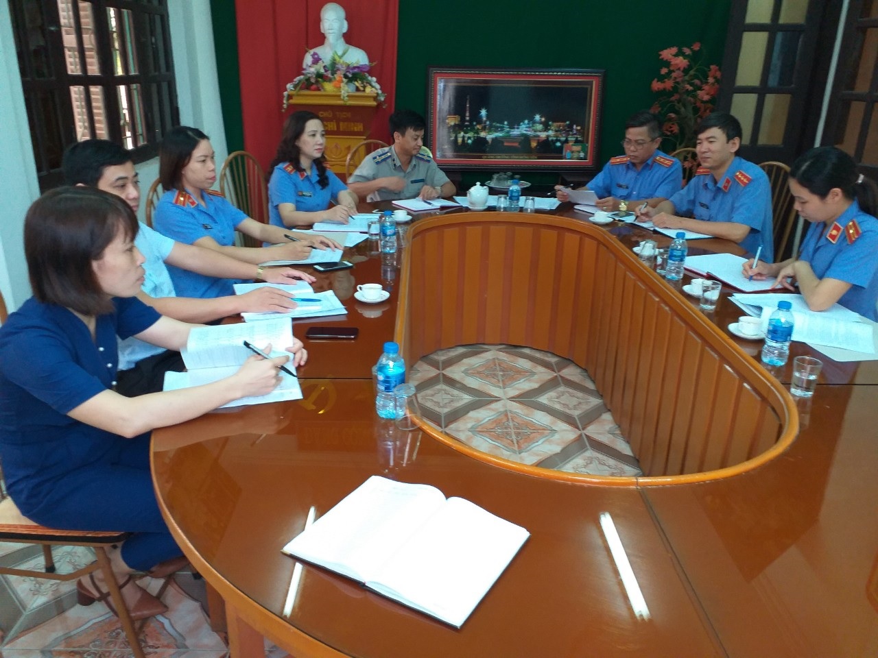 Viện KSND huyện Ân Thi triển khai cuộc Trực tiếp kiểm sát công tác thi hành án dân sự và Phúc tra việc thực hiện Kiến nghị năm 2018 tại Chi cục Thi hành án dân sự huyện Ân Thi