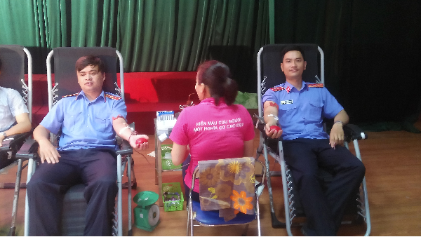Đoàn viên thanh niên Chi đoàn Viện KSND tỉnh Hưng Yên tham gia hiến máu tình nguyện năm 2018 