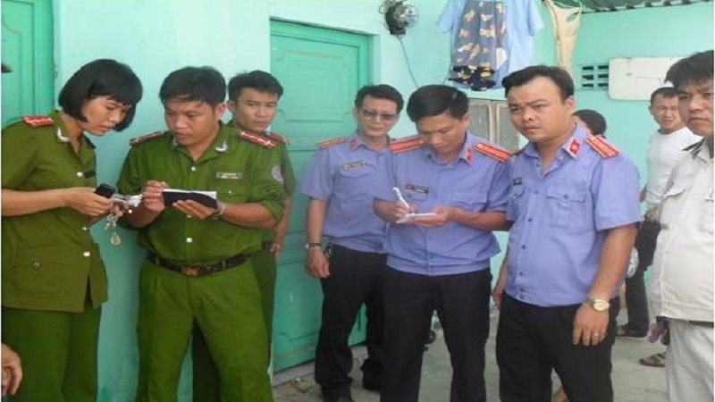 Đề ra yêu cầu điều tra và thực hiện yêu cầu điều tra của Kiểm sát viên