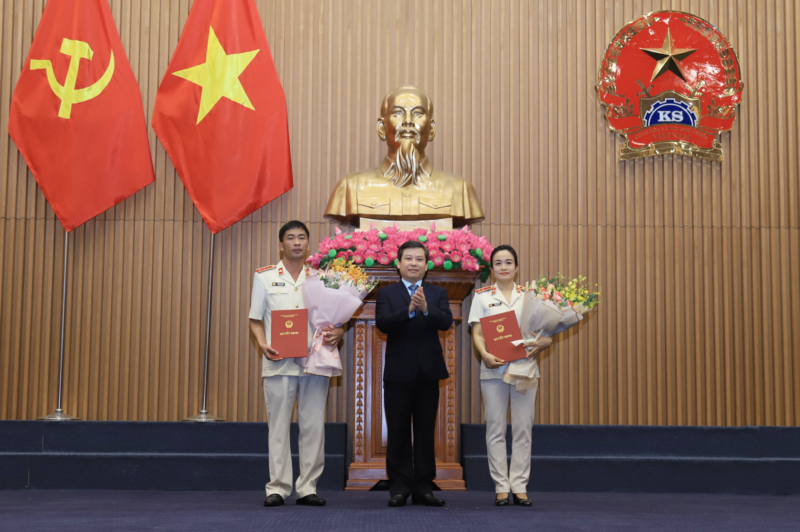 Trao quyết định bổ nhiệm chức vụ Phó Viện trưởng VKSND tối cao  và chức danh Kiểm sát viên VKSND tối cao